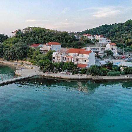 Apartments By The Sea Kampor, Rab - 15310 Rab Town Buitenkant foto